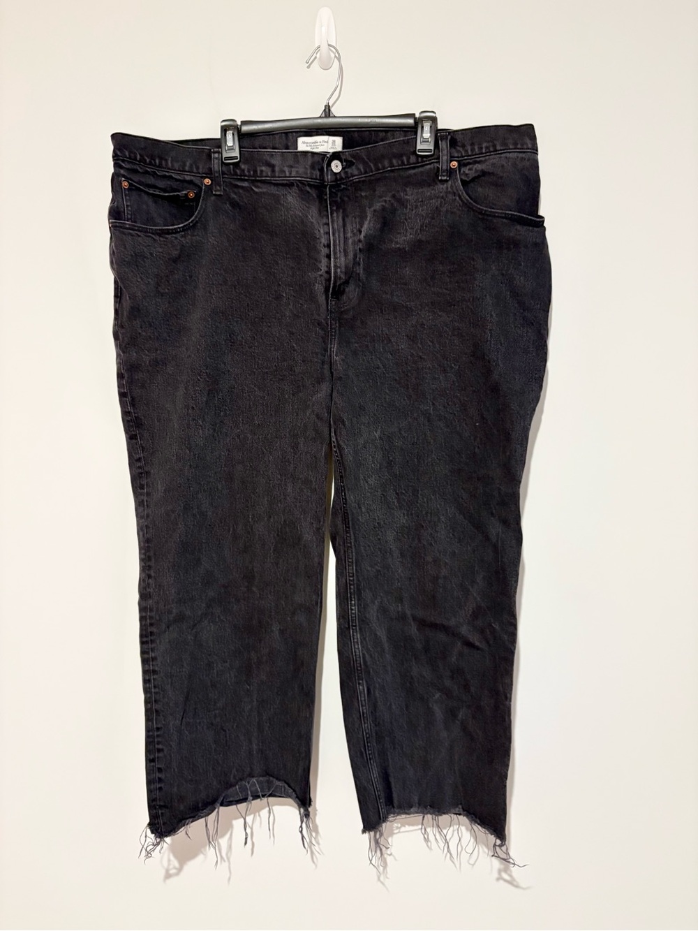 Abercrombie & Fitch High Rise 90’s Relaxed Cropped‎ Jeans raw hem black 36/22R